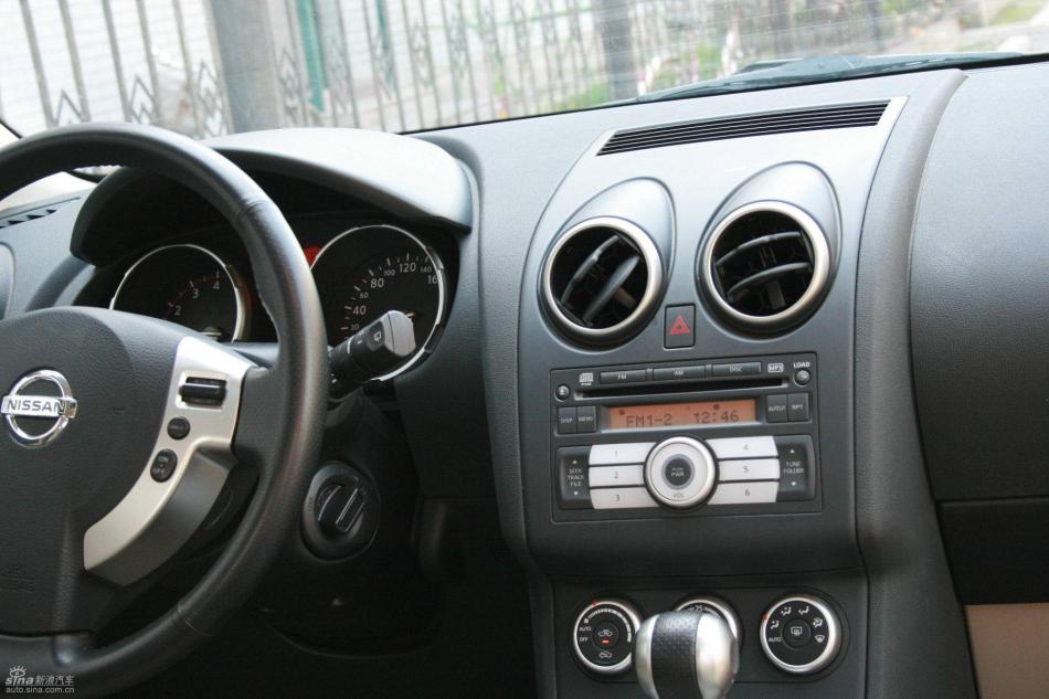 逍客2.0XV四驱自动