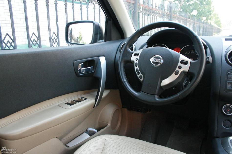 逍客2.0XV四驱自动