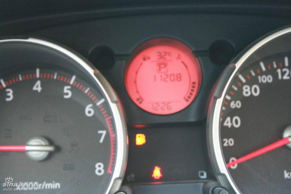 逍客2.0XV四驱自动