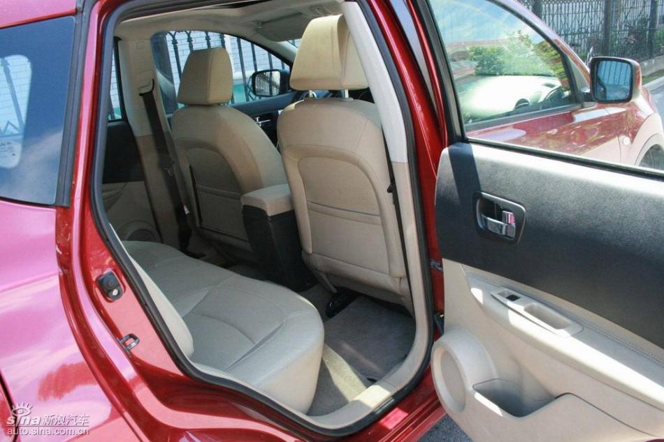 逍客2.0XV四驱自动