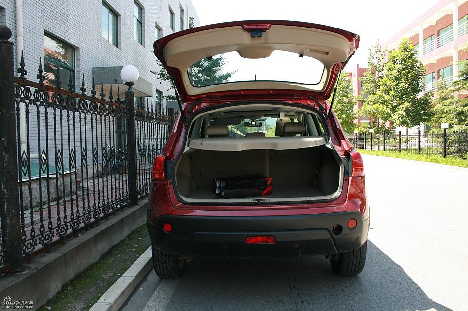 逍客2.0XV四驱自动