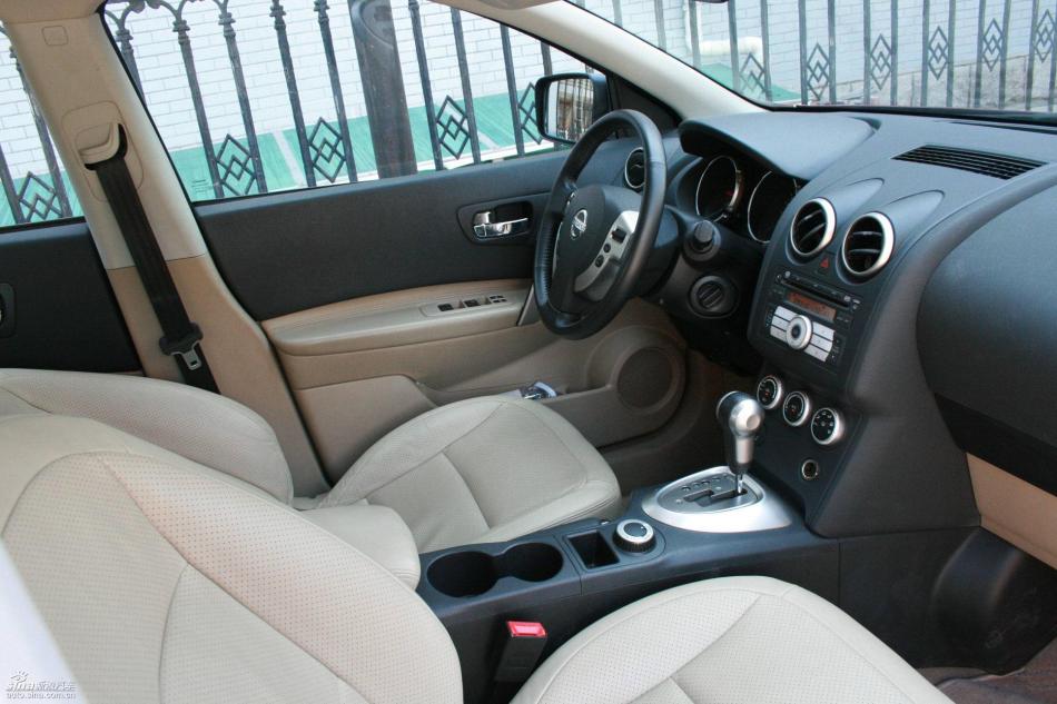 逍客2.0XV四驱自动