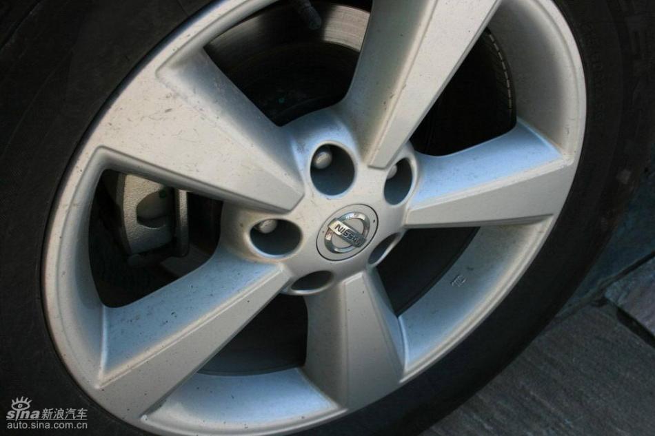 逍客2.0XV四驱自动