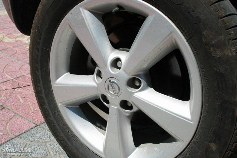 逍客2.0XV四驱自动