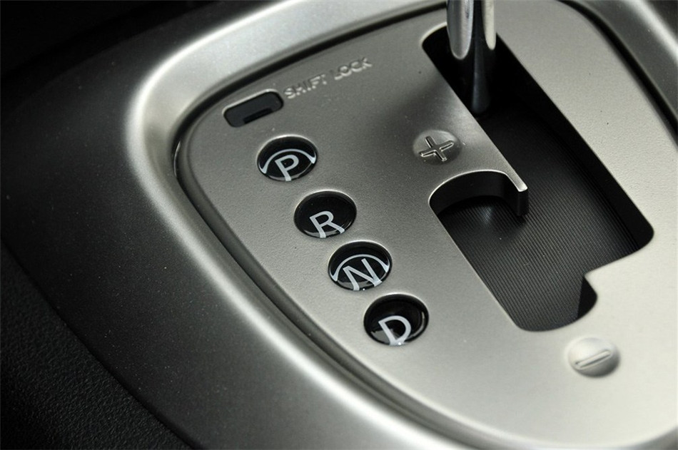 2012款 2.0L 两驱 CVT XV雷 内饰