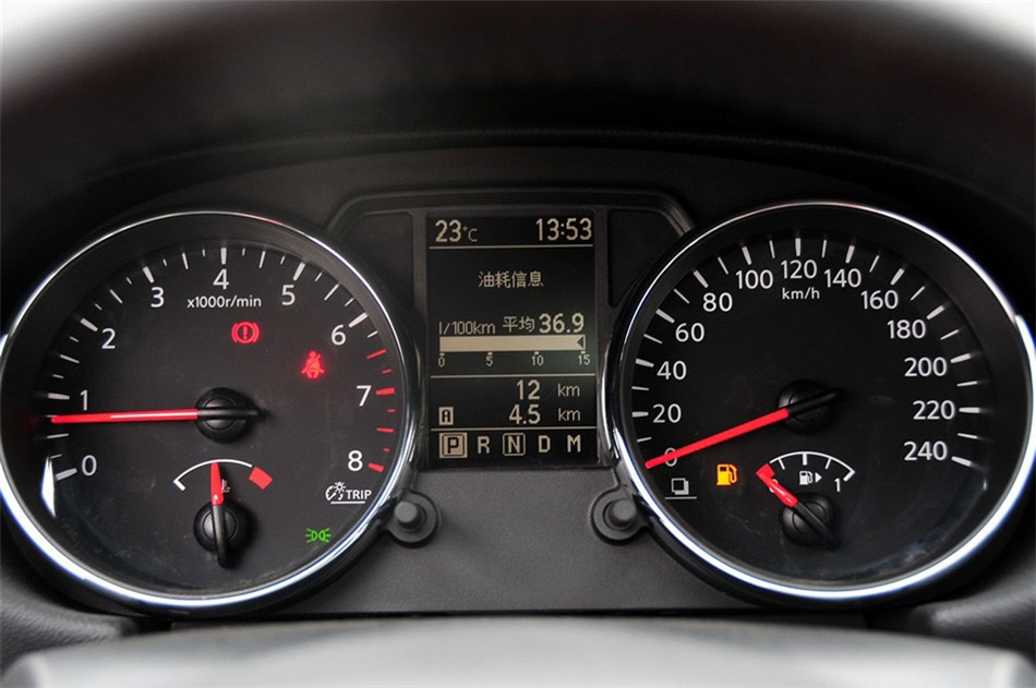 2012款 2.0L 两驱 CVT XV雷 内饰