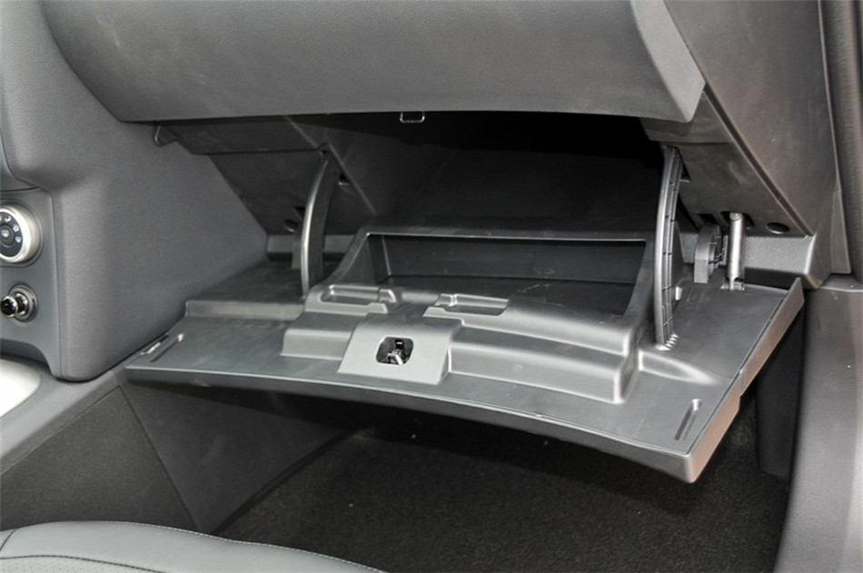 2012款 2.0L 两驱 CVT XV雷 内饰