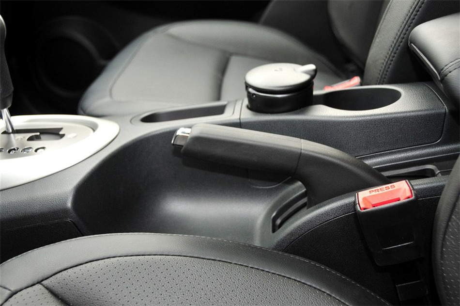 2012款 2.0L 两驱 CVT XV雷 内饰