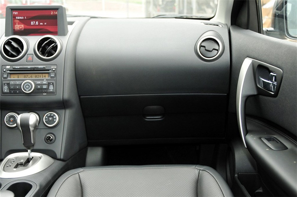 2012款 2.0L 两驱 CVT XV雷 内饰