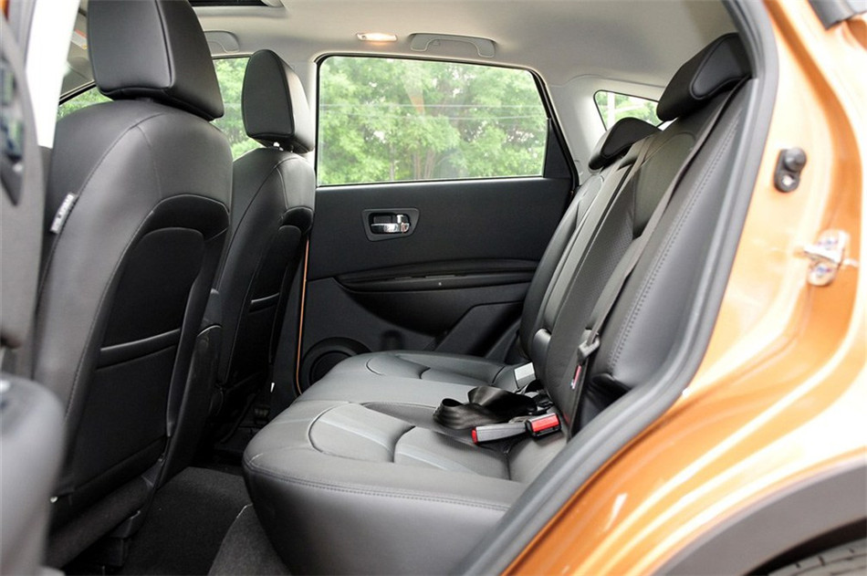 2012款 2.0L 两驱 CVT XV雷 座椅空间