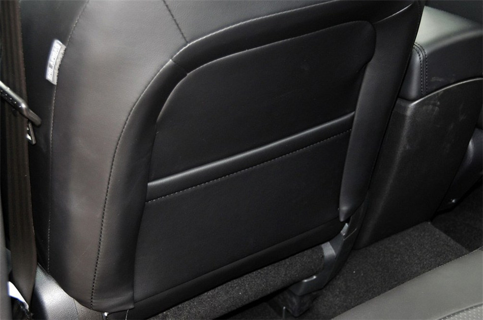 2012款 2.0L 两驱 CVT XV雷 座椅空间