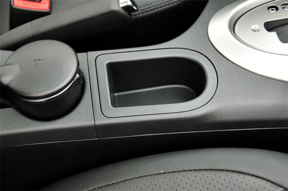 2012款 2.0L 两驱 CVT XV雷 座椅空间