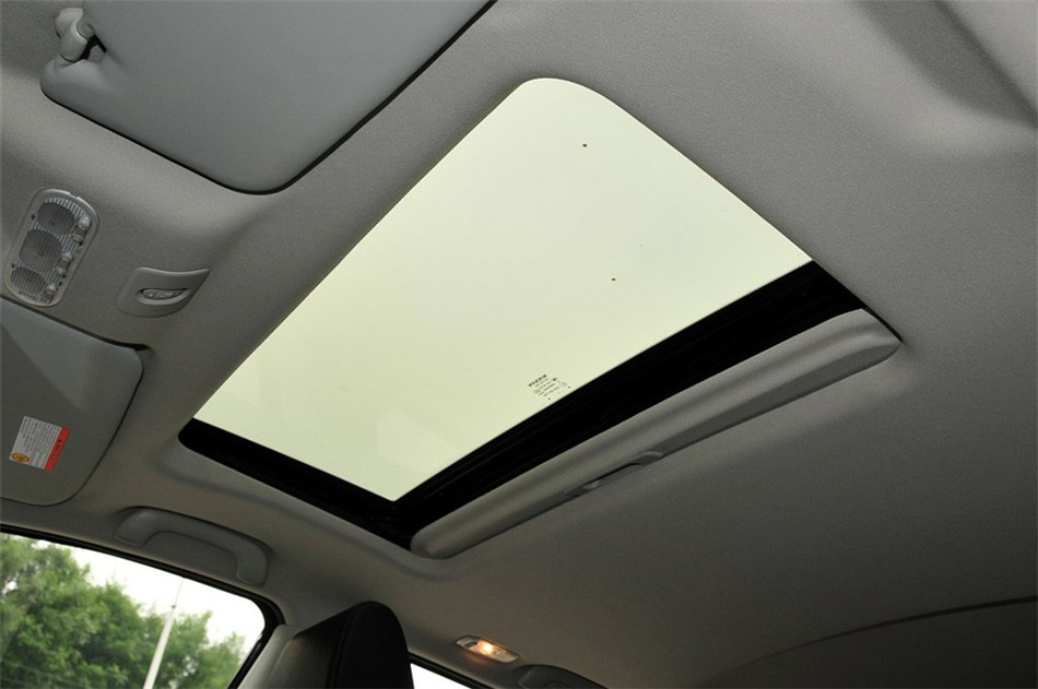 2012款 2.0L 两驱 CVT XV雷 座椅空间