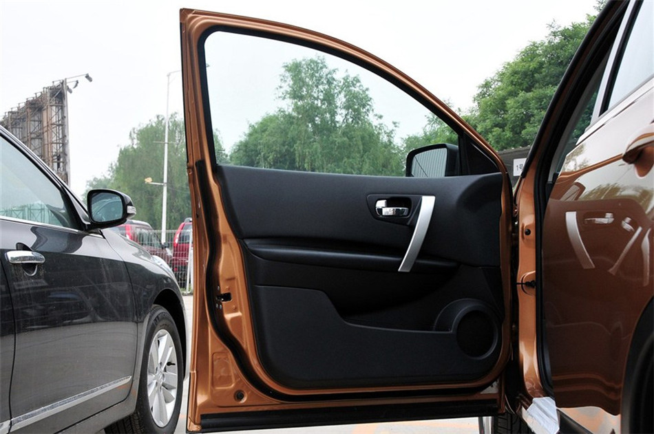 2012款 2.0L 两驱 CVT XV雷 座椅空间