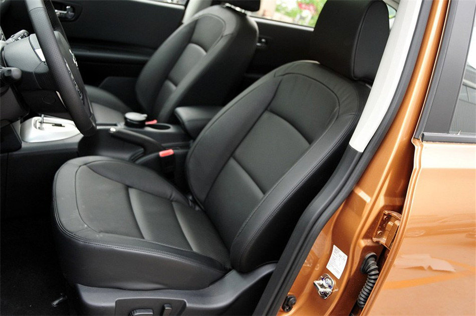 2012款 2.0L 两驱 CVT XV雷 座椅空间