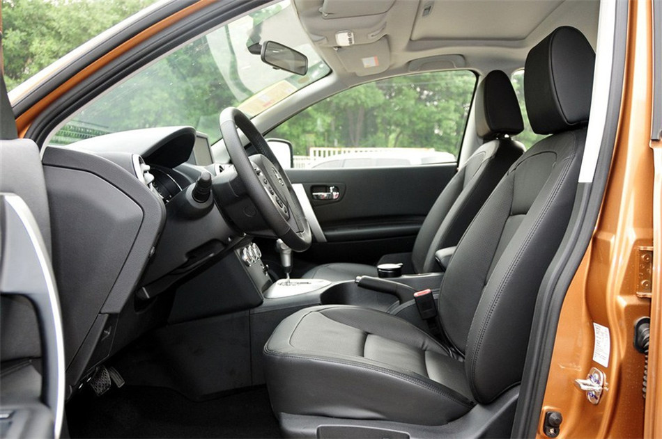 2012款 2.0L 两驱 CVT XV雷 座椅空间