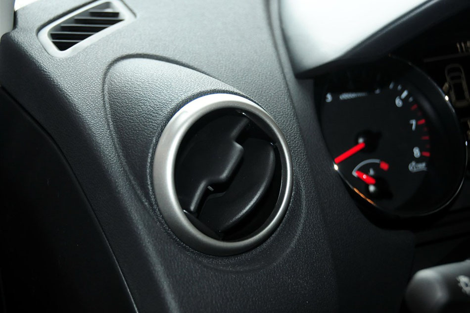 2015款 2.0XL 酷火 MT 2WD 内饰