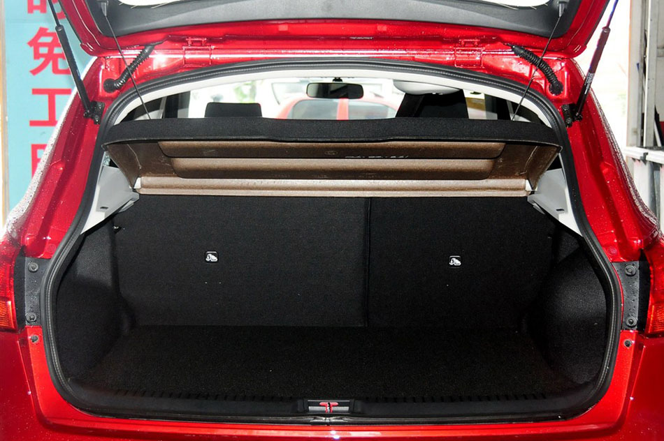 2015款 2.0XL 酷火 MT 2WD 座椅空间