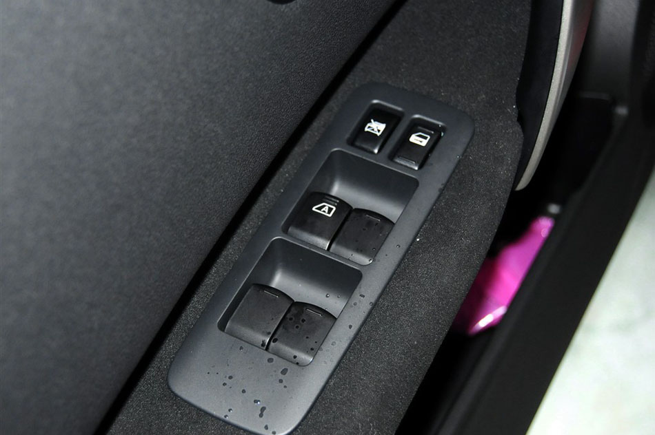 2015款 2.0XL 酷火 MT 2WD 座椅空间