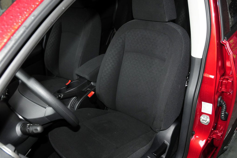 2015款 2.0XL 酷火 MT 2WD 座椅空间