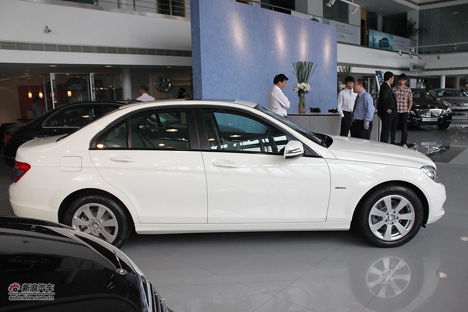 奔驰C180K经典型外观