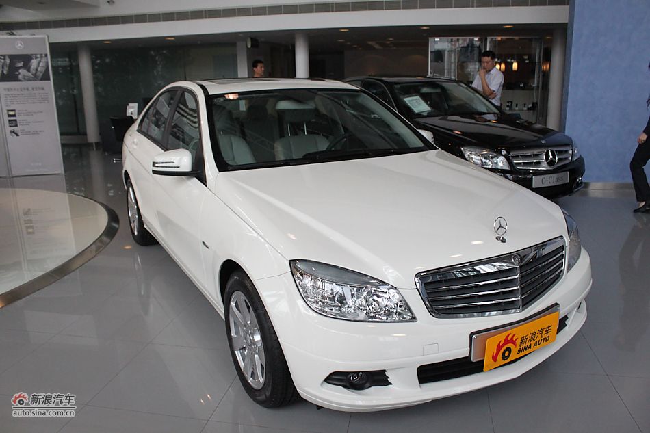 奔驰C180K经典型外观