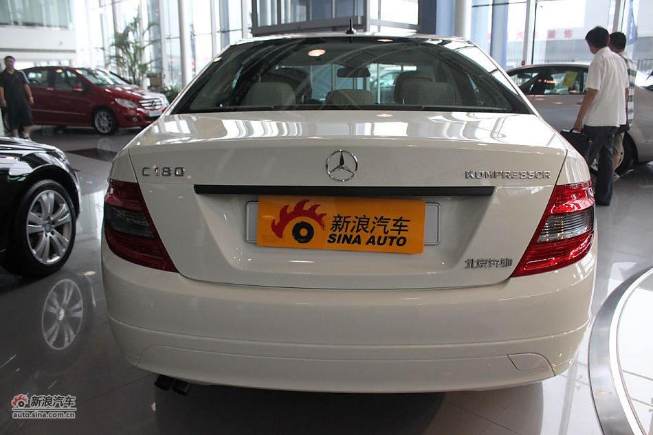 奔驰C180K经典型外观
