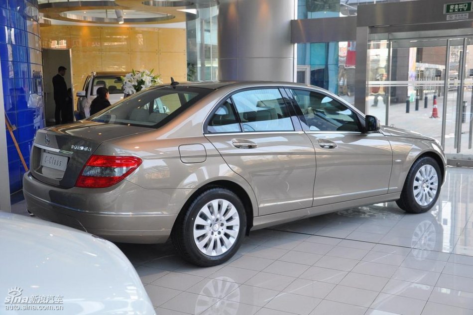 全新奔驰C级店内实拍图