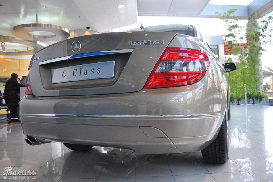 全新奔驰C级店内实拍图
