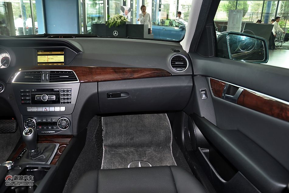 2011款奔驰C级实拍