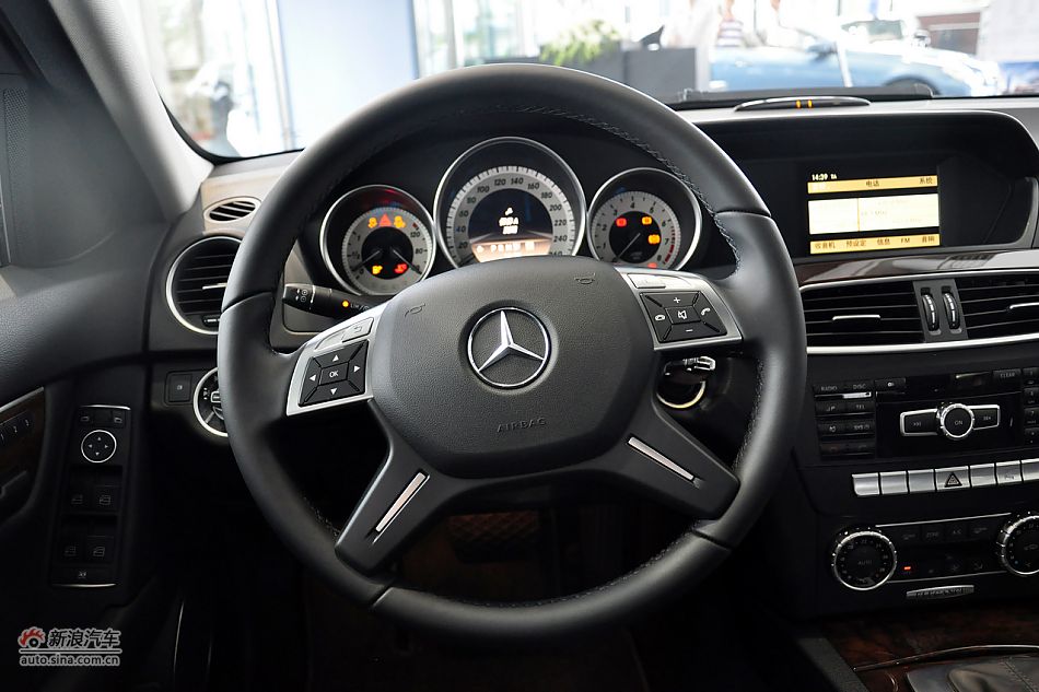 2011款奔驰C级实拍