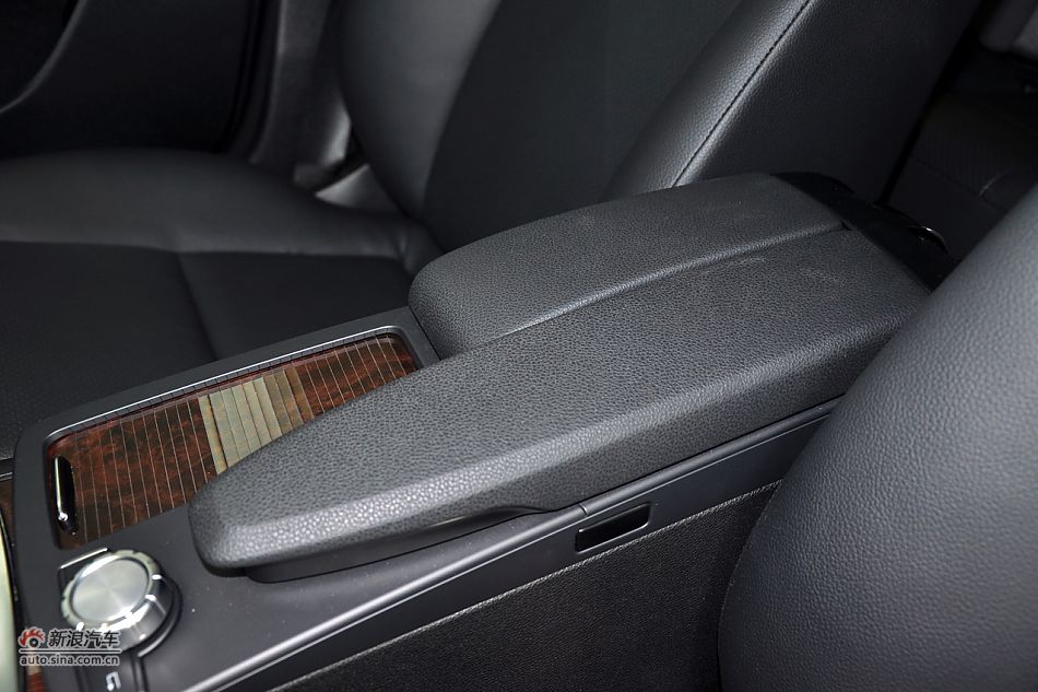 2011款奔驰C级实拍