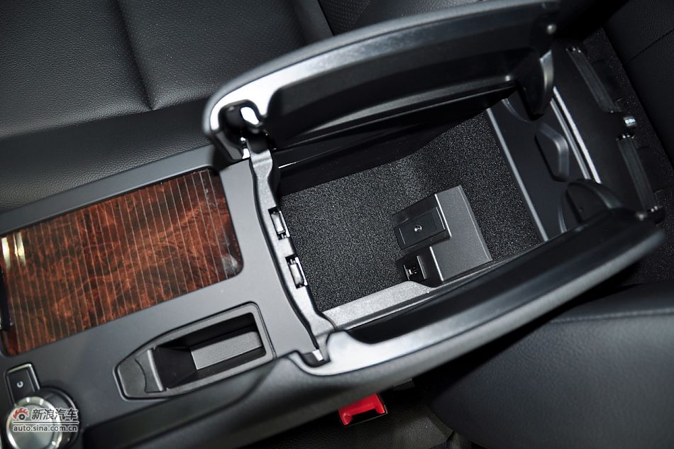 2011款奔驰C级高清到店实拍