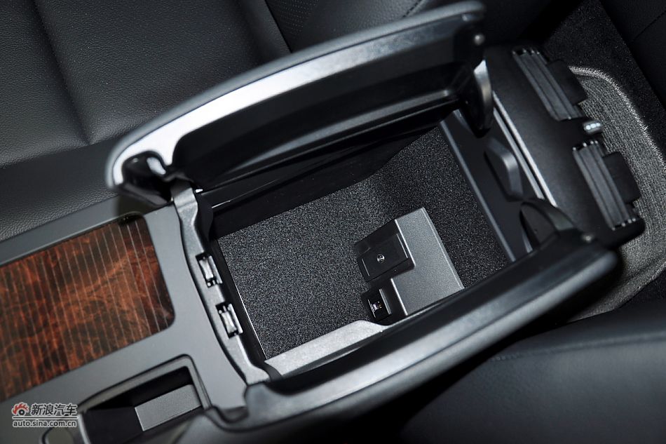 2011款奔驰C级高清到店实拍