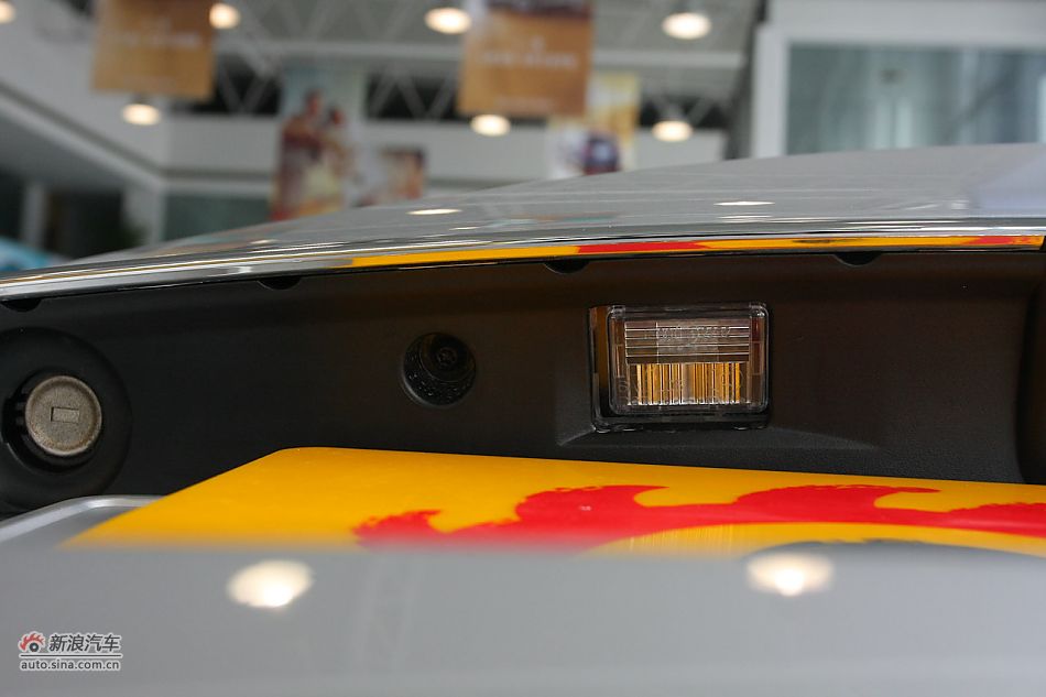 发动机、底盘及后备箱