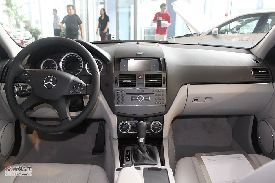 奔驰C180K经典型内饰