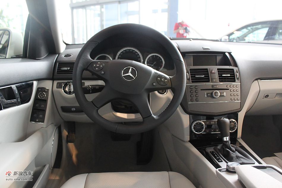 奔驰C180K经典型内饰