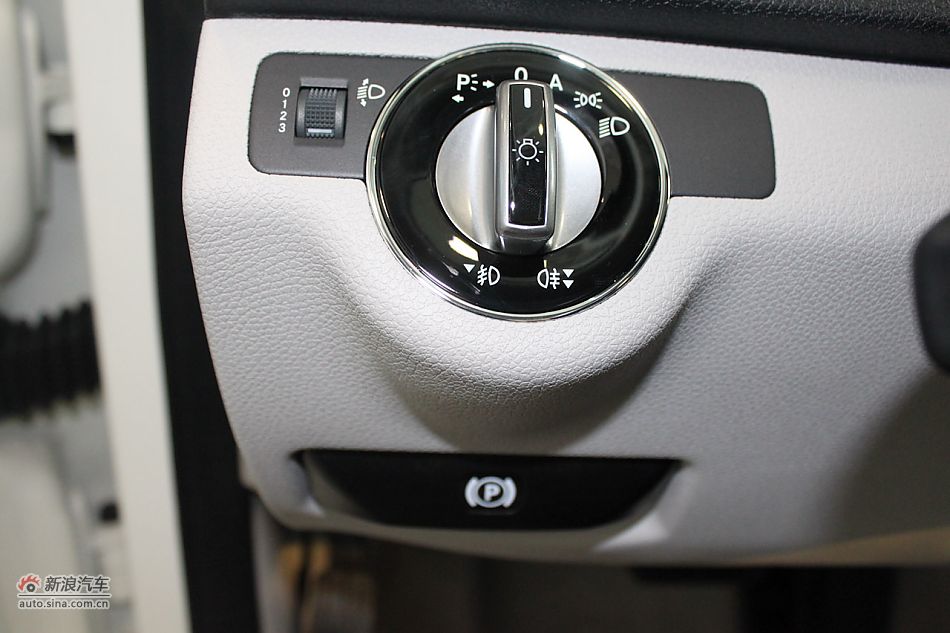 奔驰C180K经典型内饰