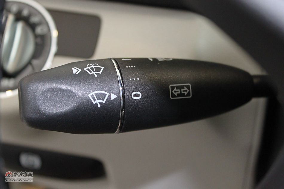 奔驰C180K经典型内饰