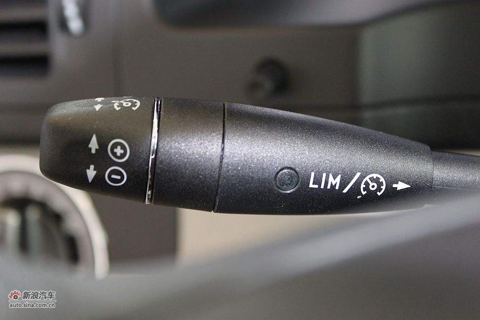 奔驰C180K经典型内饰