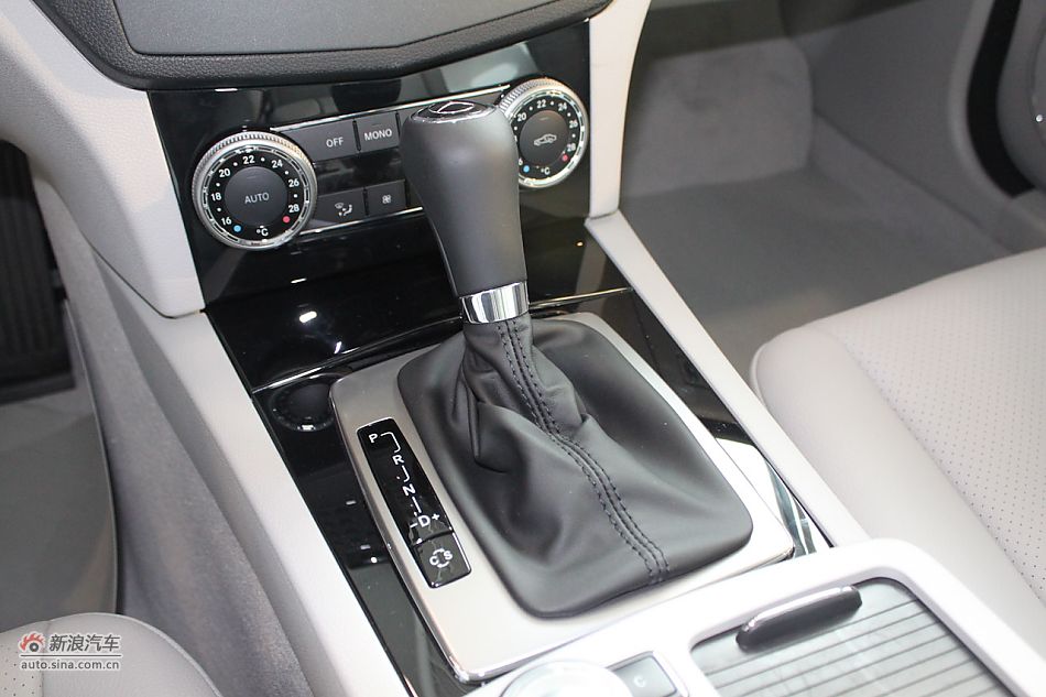 奔驰C180K经典型内饰