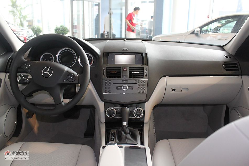 奔驰C180K经典型内饰