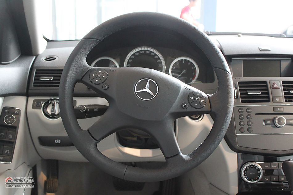 奔驰C180K经典型内饰