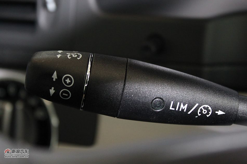 奔驰C180K经典型内饰