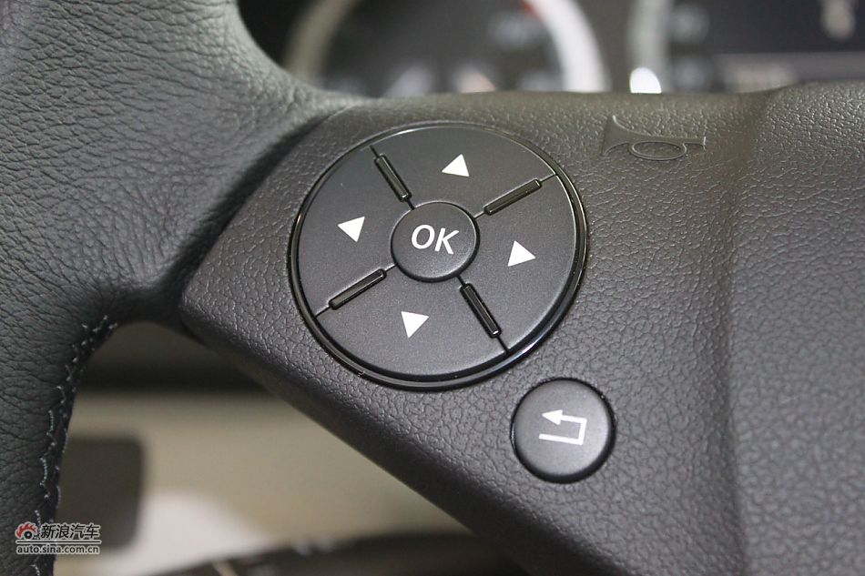 奔驰C180K经典型内饰