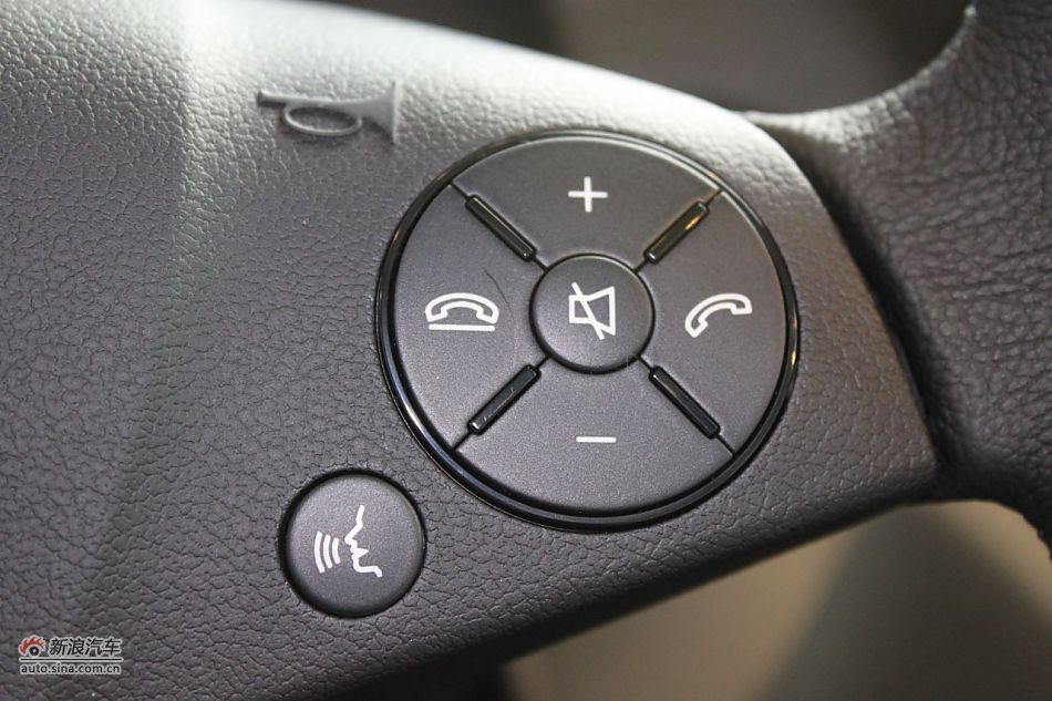 奔驰C180K经典型内饰