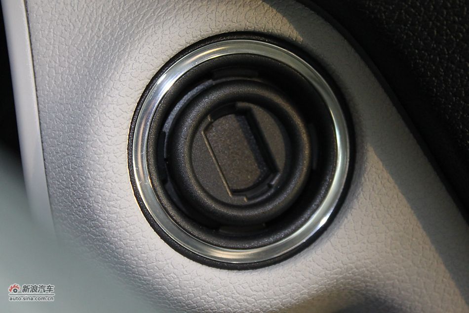 奔驰C180K经典型内饰