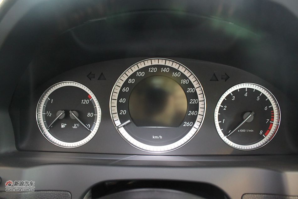 奔驰C180K经典型内饰