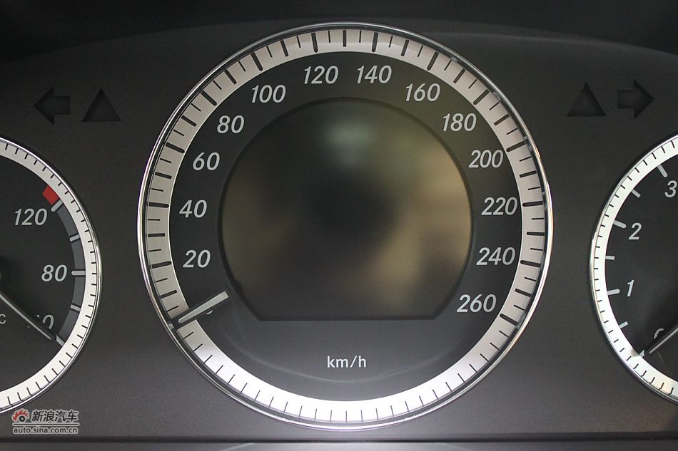 奔驰C180K经典型内饰