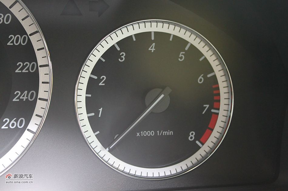 奔驰C180K经典型内饰